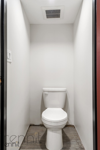 127 Thames Street, Apt 1L Image 13