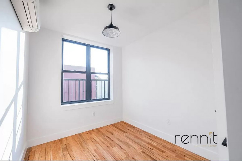 702 Evergreen Ave, Apt 3R Image 6