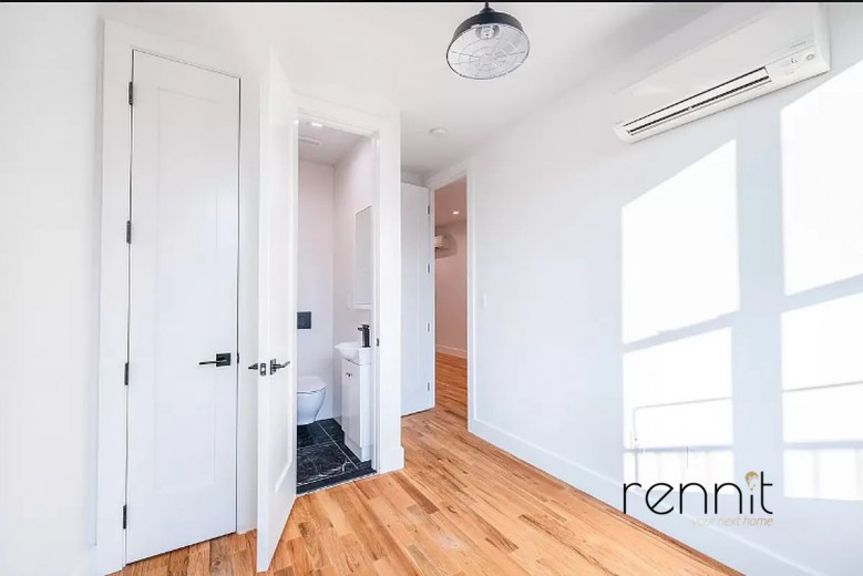 702 Evergreen Ave, Apt 3R Image 7