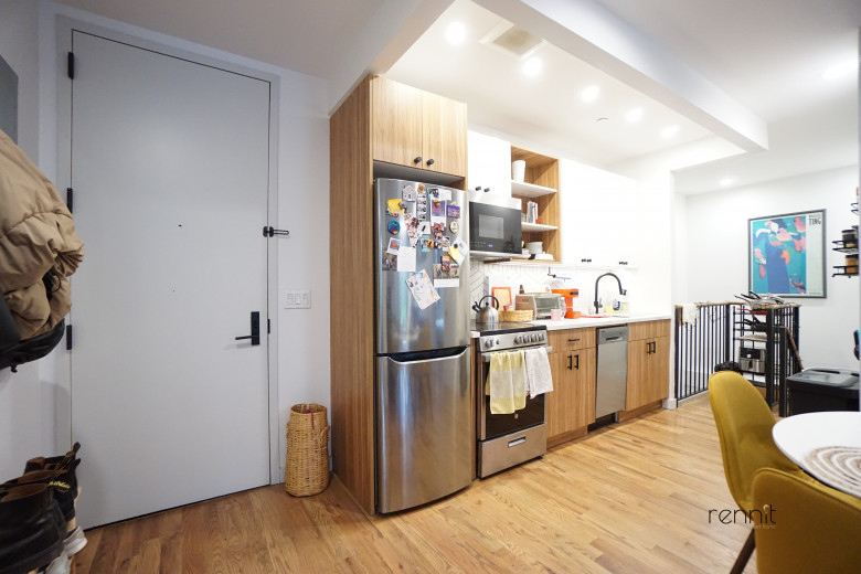 774 Lexington Ave, Apt 1B Image 3