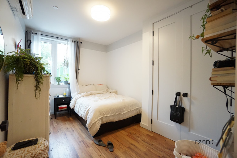 774 Lexington Ave, Apt 1B Image 7