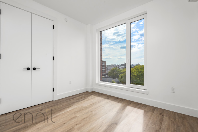 35 Kingston Ave, Apt 602 Image 5