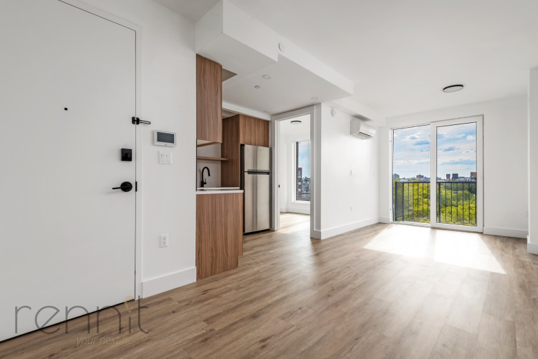 35 Kingston Ave, Apt 302 Image 1