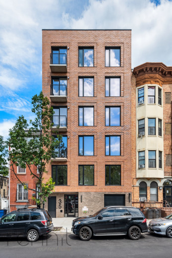 35 Kingston Ave, Apt 302 Image 12