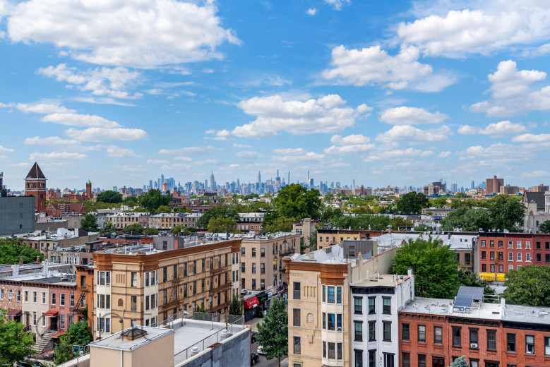 35 Kingston Ave, Apt 302 Image 14