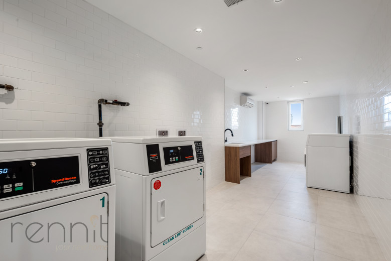 35 Kingston Ave, Apt 302 Image 17