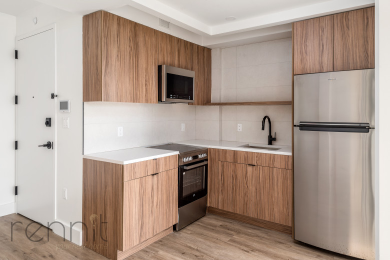 35 Kingston Ave, Apt 302 Image 3