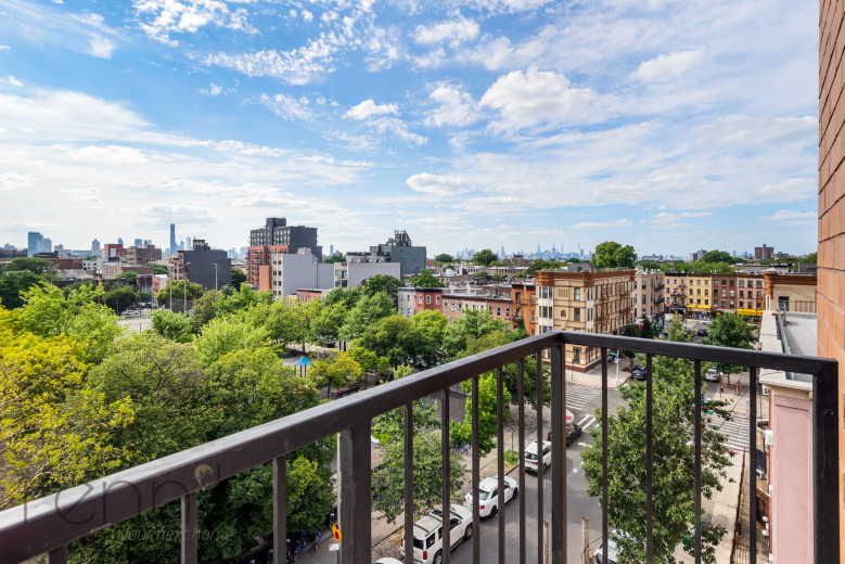 35 Kingston Ave, Apt 302 Image 10