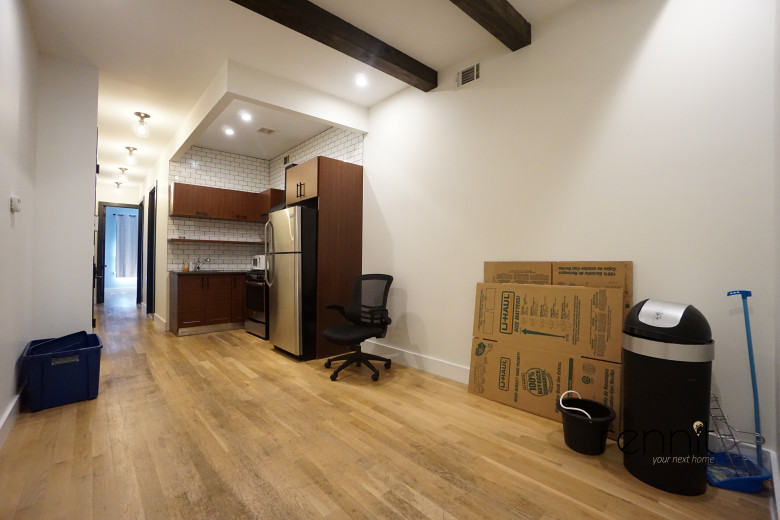 852 Hart St, Apt 3R Image 4