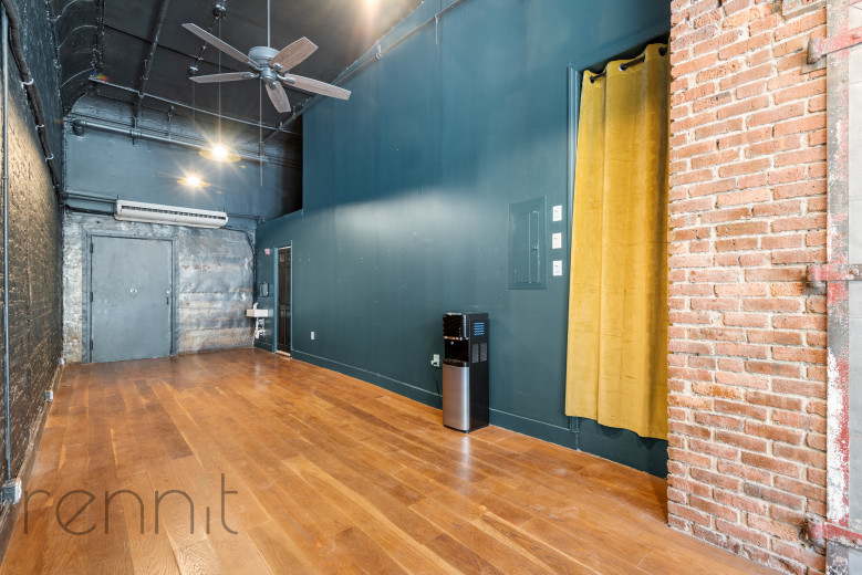 1093 Putnam Ave, Apt Commercial Image 11