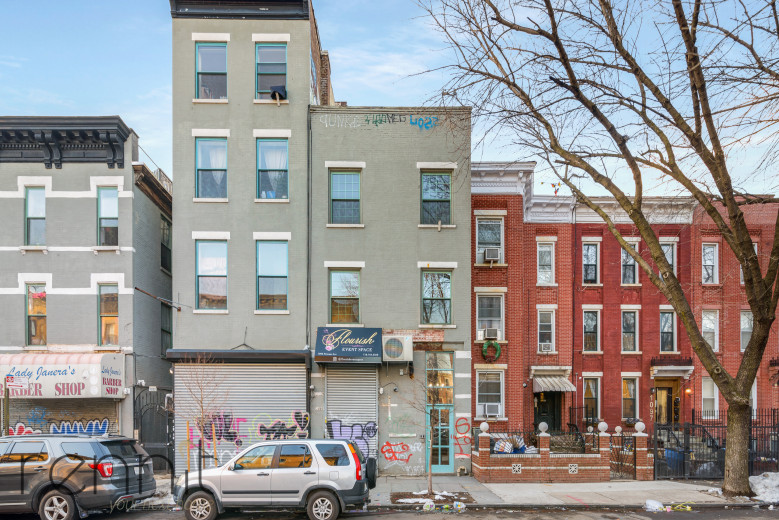 1093 Putnam Ave, Apt Commercial Image 16
