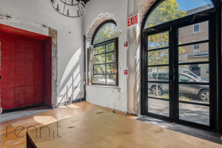 1093 Putnam Ave, Apt Commercial Image 4