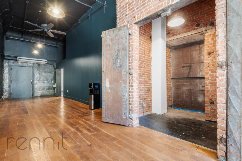 1093 Putnam Ave, Apt Commercial Image 6