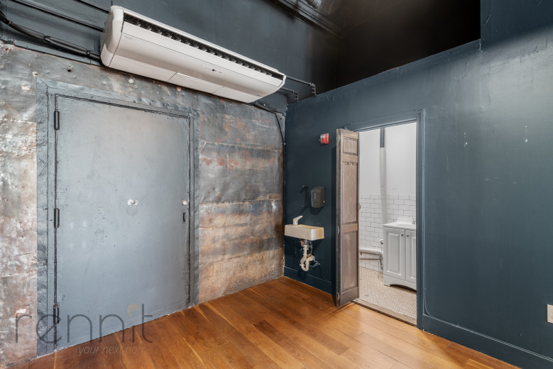 1093 Putnam Ave, Apt Commercial Image 9