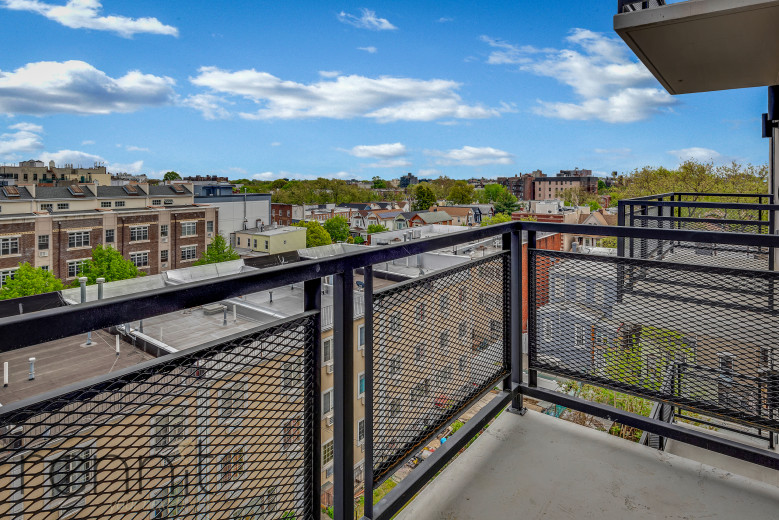 937 Rogers Ave, Apt 7D Image 5