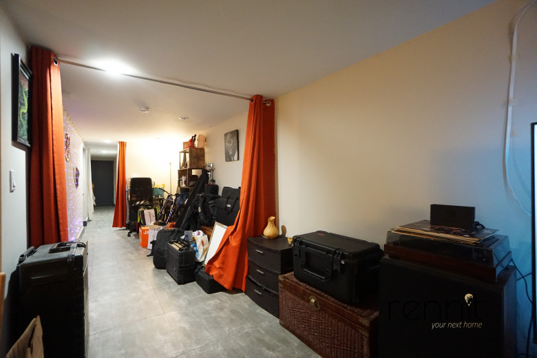 26 Irving Ave, Apt 1R Image 12