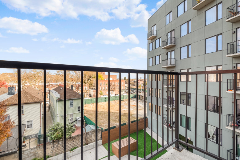 125 Kings Hwy, Apt 4C Image 3